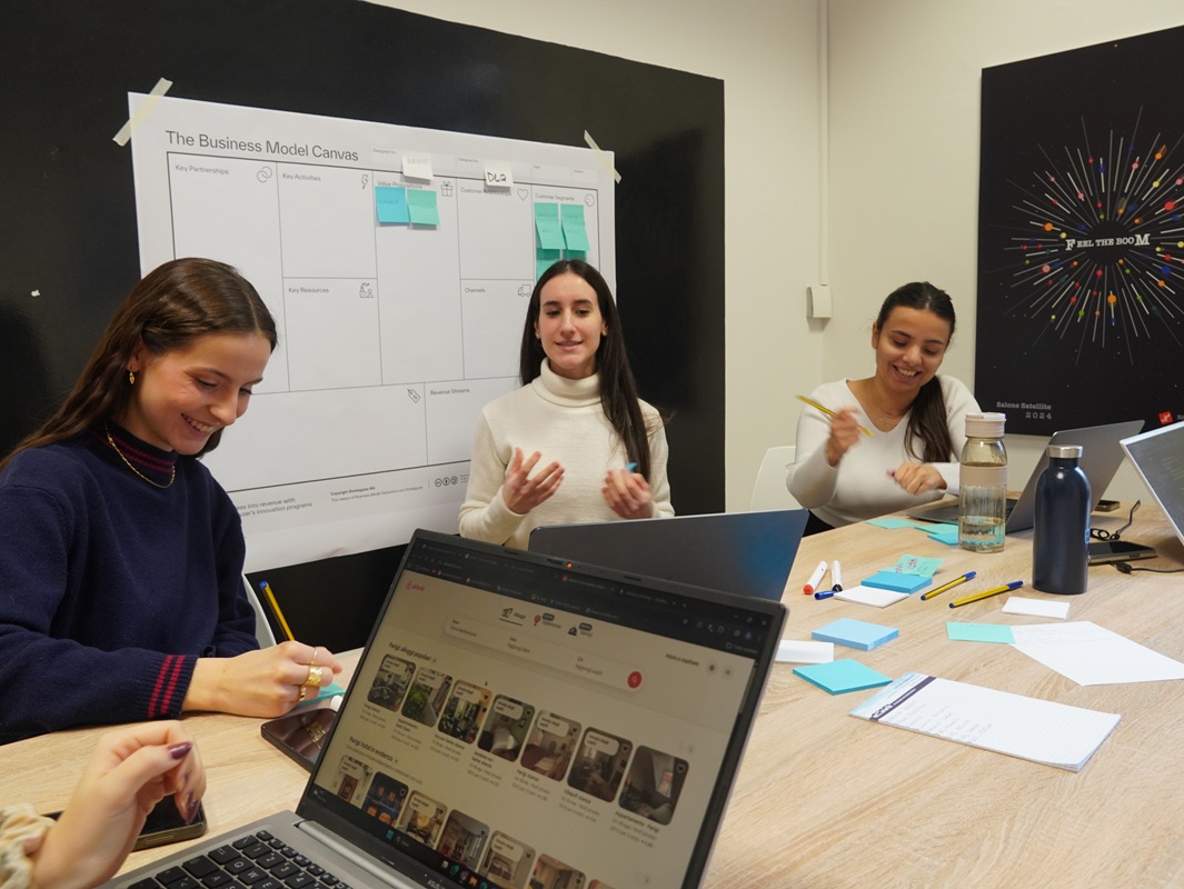 08.04 FOTO NEWS ACCADEMIA Studenti in aula 2025 2026 (3)